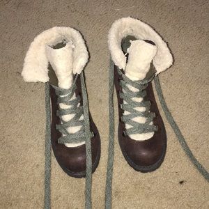 Faux fur brown boots